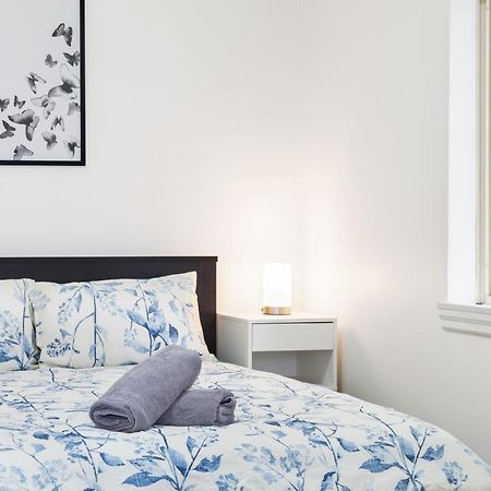 Burwood New 2 Bedroom 2 Bathroom Apartment Сидни Екстериор снимка