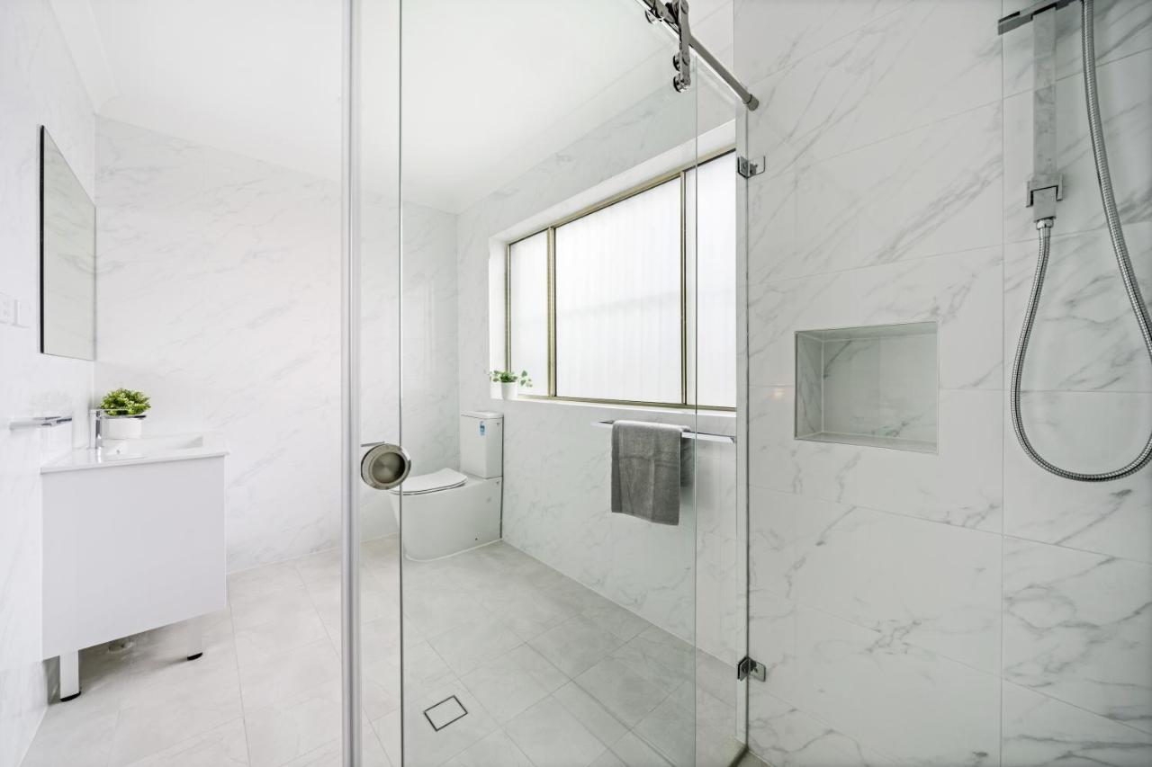 Burwood New 2 Bedroom 2 Bathroom Apartment Сидни Екстериор снимка