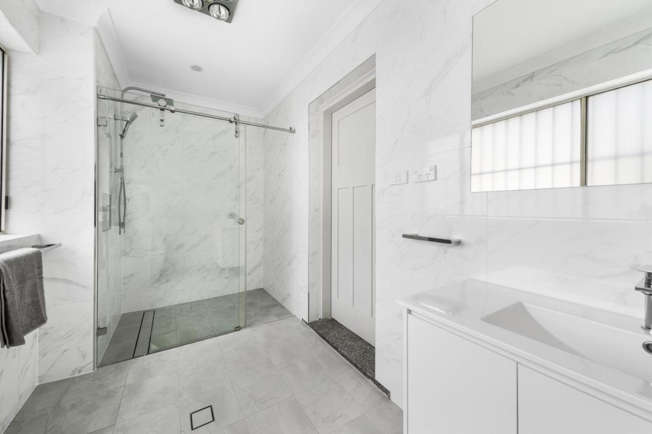 Burwood New 2 Bedroom 2 Bathroom Apartment Сидни Екстериор снимка