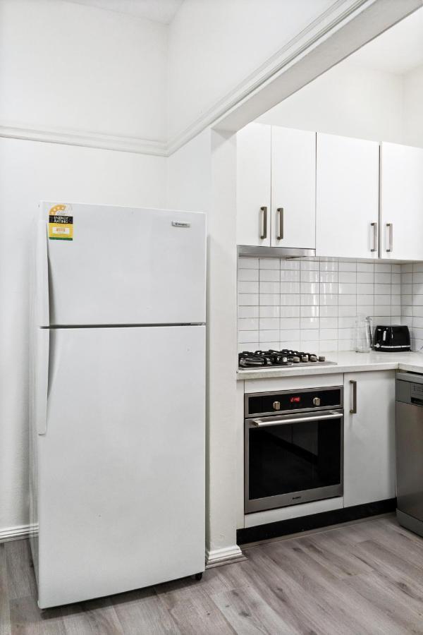 Burwood New 2 Bedroom 2 Bathroom Apartment Сидни Екстериор снимка